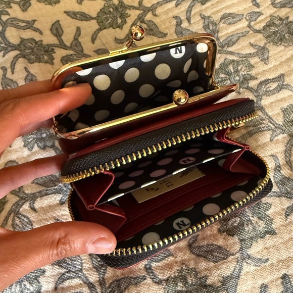 Nicole Lee Black Artistic Clutch with Gold-Tone Details - Picture 4 of 6